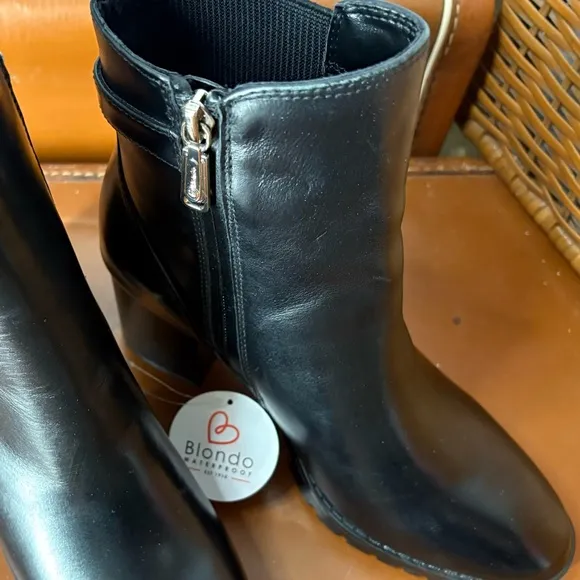 NWT Size 7 Women’s Black Blondo Tobi Ankle Blocked Boot