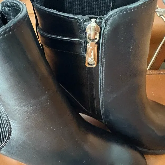 NWT Size 7 Women’s Black Blondo Tobi Ankle Blocked Boot