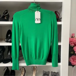 NWT TURTLENECK knit SWEATER Size Small