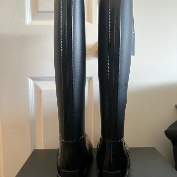 NWT Woman's Boots Tommy Hilfiger Karissa Black Size 9