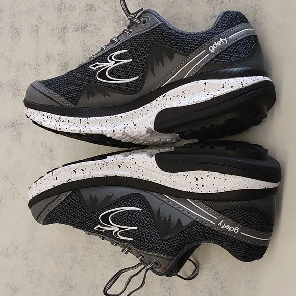 NWT Women's GDEFY Mighty Walk Athletic Shoes