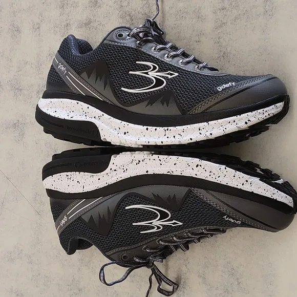NWT Women's GDEFY Mighty Walk Athletic Shoes