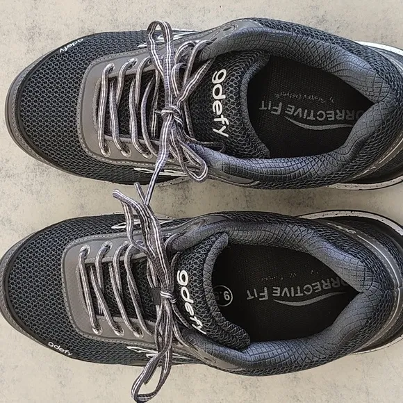 NWT Women's GDEFY Mighty Walk Athletic Shoes