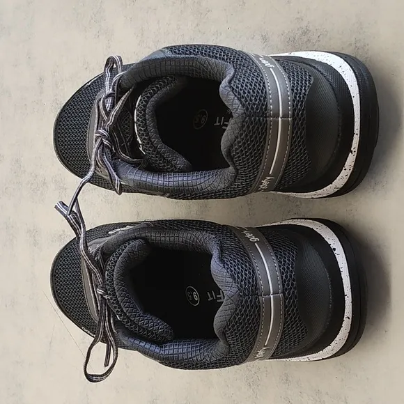 NWT Women's GDEFY Mighty Walk Athletic Shoes