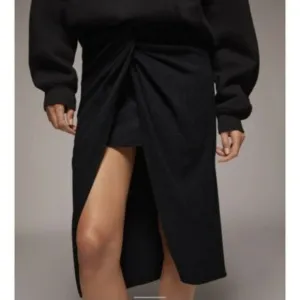 🌸🌼NWT ZARA Front Twist Knot Midi Skirt