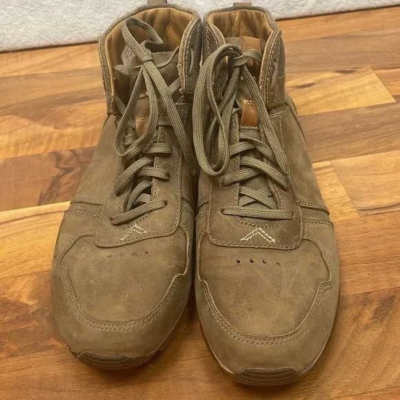 Olukai Huaka’i Puki leather men’s 9.5 hiking boots outdoor gorpcore