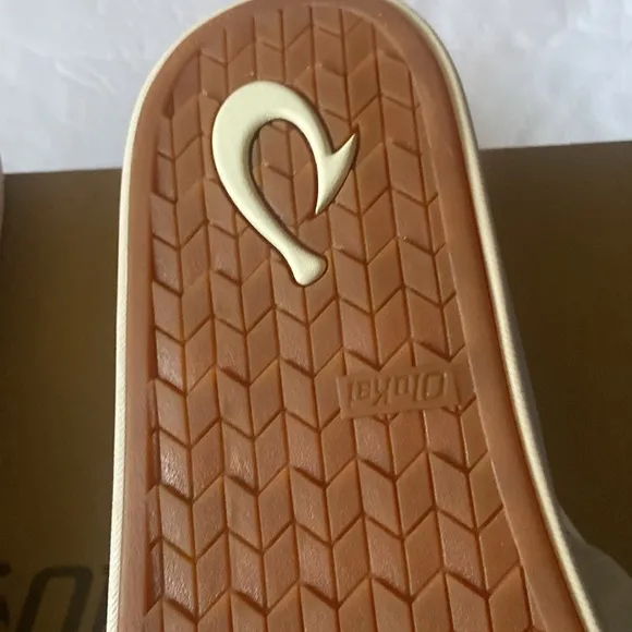 Olukai men’s off white koko’o sandals