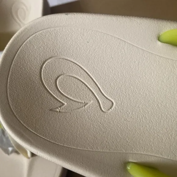 Olukai men’s off white koko’o sandals