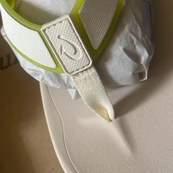 Olukai men’s off white koko’o sandals