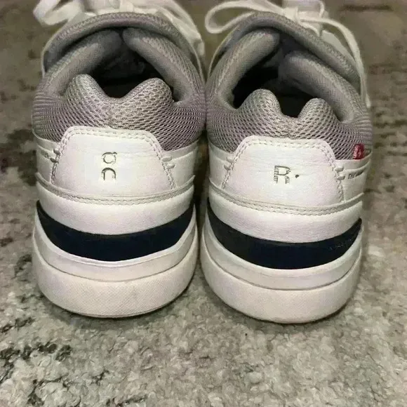 On Cloud Women's THE ROGER Advantage White \ Gray shoes US Size 10.5