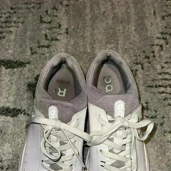 On Cloud Women's THE ROGER Advantage White \ Gray shoes US Size 10.5