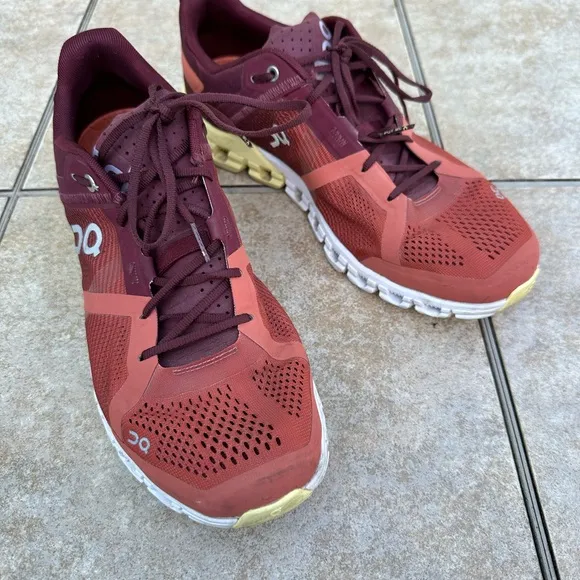 On Cloudflow Men's Running Shoes