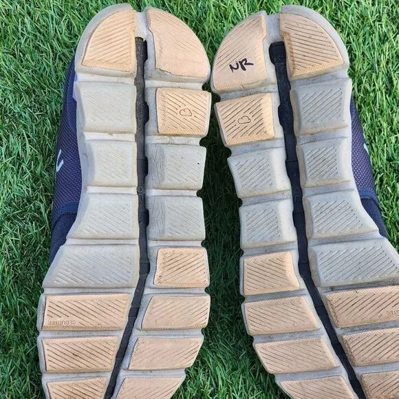 ON CLOUD X - Womens Athletic Shoes - SIZE 8 ** Read Description **