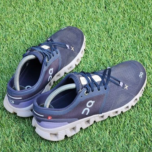 ON CLOUD X - Womens Athletic Shoes - SIZE 8 ** Read Description **