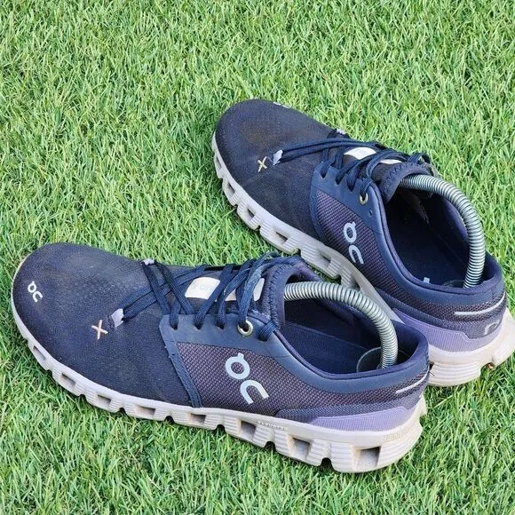 ON CLOUD X - Womens Athletic Shoes - SIZE 8 ** Read Description **