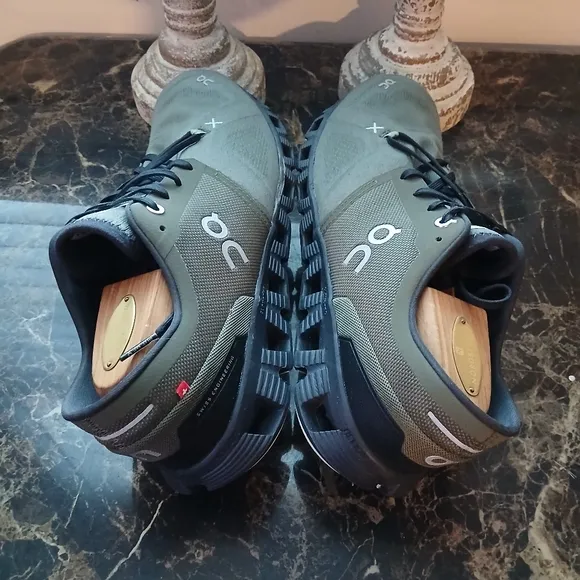 On CloudX3 Comfort/Running/Athletic Shoes Size 11 for Men