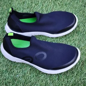 OOFOS OOmg eeZee - Womens Shoes - SIZE 9