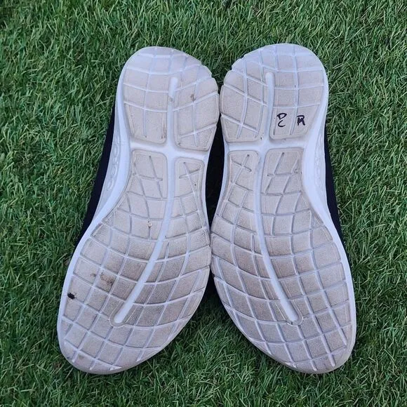 OOFOS OOmg eeZee - Womens Shoes - SIZE 9