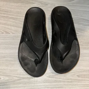 OOFOS Original Sandals Size 8
