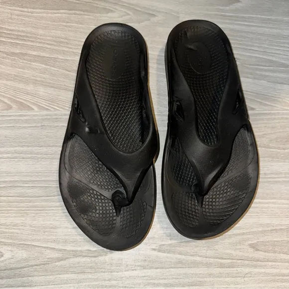 OOFOS Original Sandals Size 8