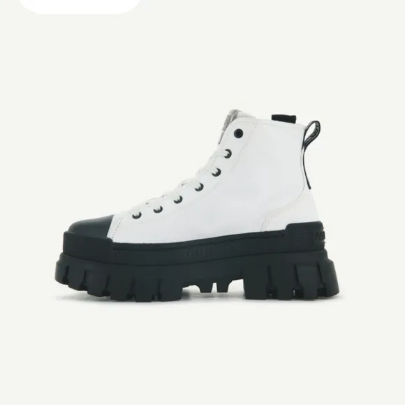 Palladium SIZE 8.5 White and Black REVOLT Platform Sneakers, New In Box
