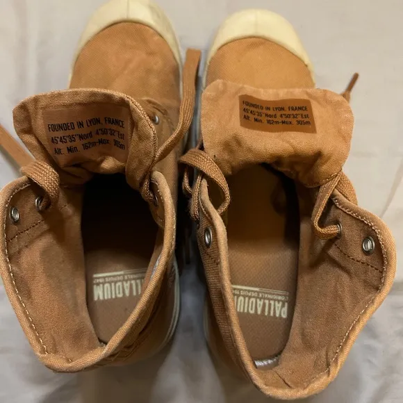PAMPA HI Palladium Women's Tan Canvas Boots
