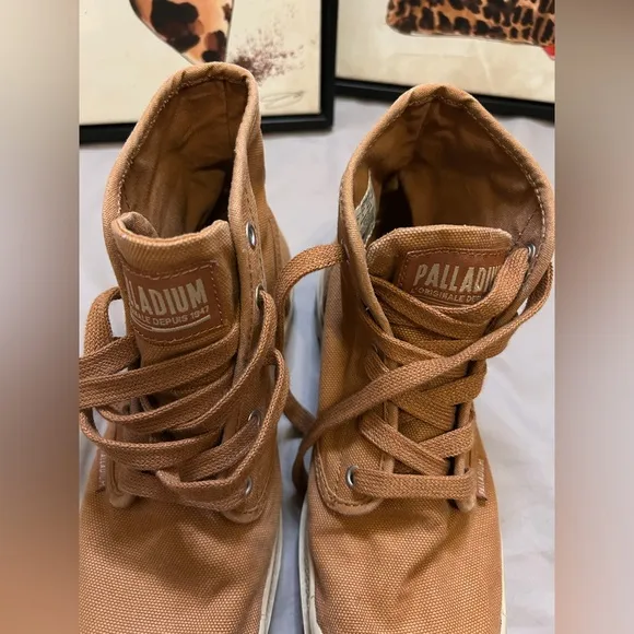 PAMPA HI Palladium Women's Tan Canvas Boots