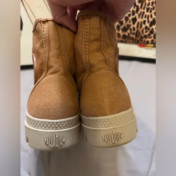 PAMPA HI Palladium Women's Tan Canvas Boots
