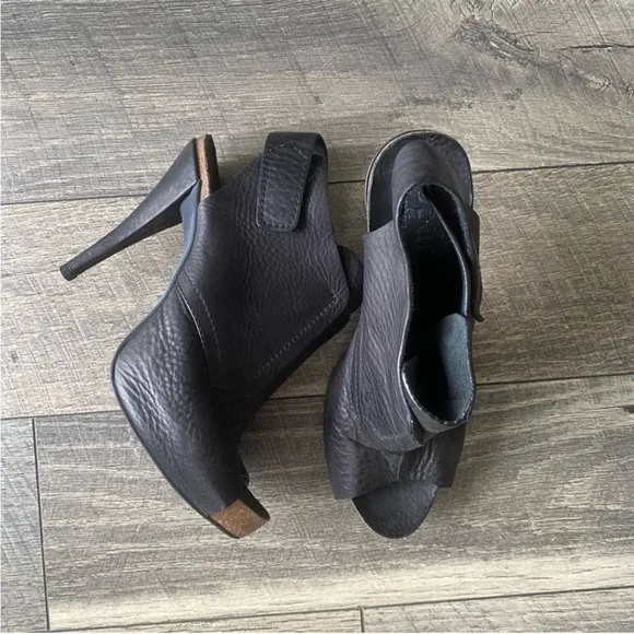 Pedro Garcia Booties Size 42 Black Leather High Heel Open Toe Sexy &amp; Classic