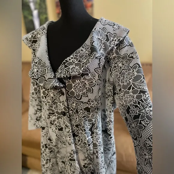 Peter Nygard Black &amp; White Floral Two-Button Jacket Wide collar 3/4 sleeves