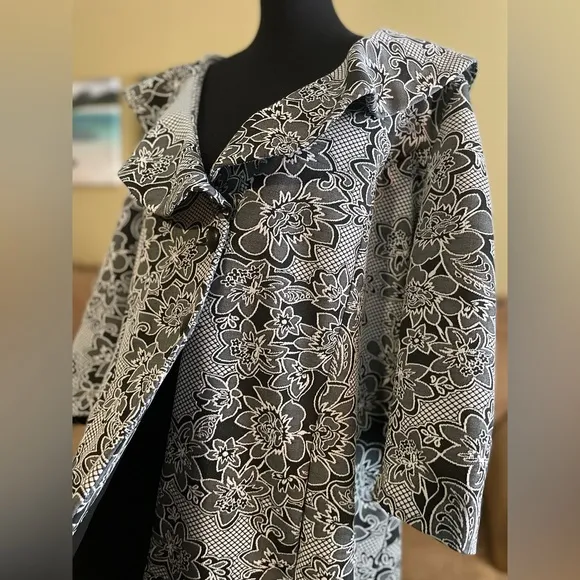 Peter Nygard Black &amp; White Floral Two-Button Jacket Wide collar 3/4 sleeves
