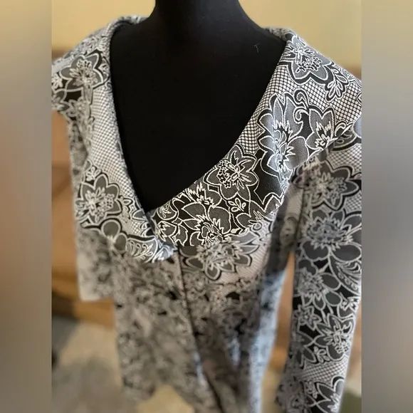 Peter Nygard Black &amp; White Floral Two-Button Jacket Wide collar 3/4 sleeves