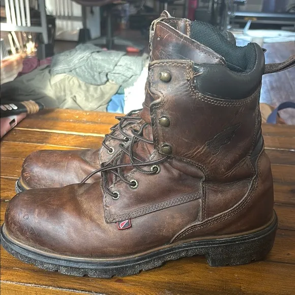 Red Wing Men’s Dynaforce 8 inch steel toe work boot
