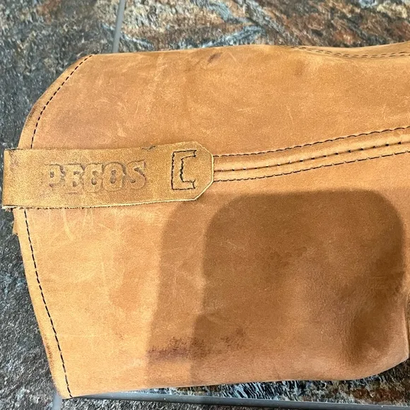 Red Wing Pecos 1105 soft toe pull on 11” boots. Size 8.