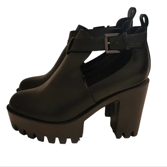 Refresh Fabia chunky heel lug booties whimsigoth biker black platform heels 7.5