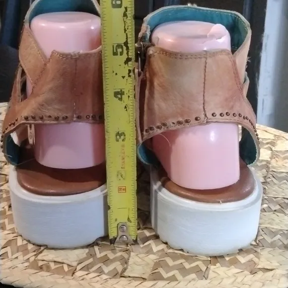 ROAN BY BED/STU SANDALS