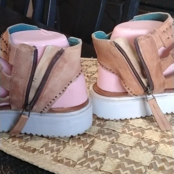ROAN BY BED/STU SANDALS