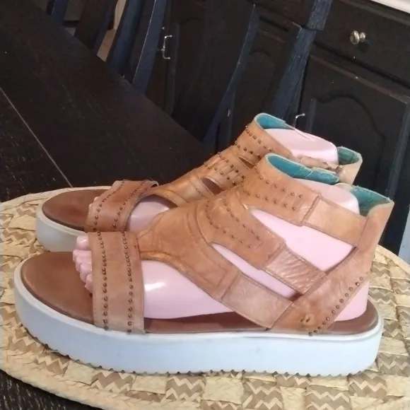ROAN BY BED/STU SANDALS