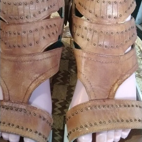 ROAN BY BED/STU SANDALS