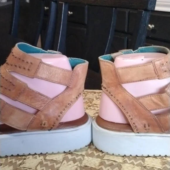 ROAN BY BED/STU SANDALS