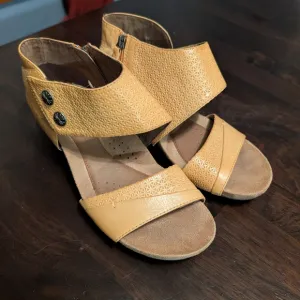 Rockport Cobb HillWomen's Mustard Sandals, 8.5, EUC - Gently worn once