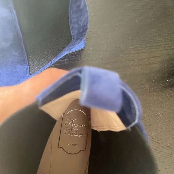 Roger Vivier Paris Women’s Chelsea Suede Boots Blue Size 37 Ankle Boots
