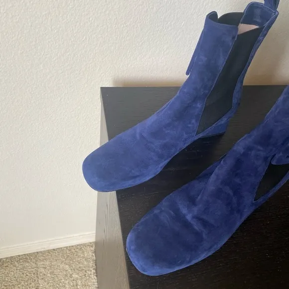 Roger Vivier Paris Women’s Chelsea Suede Boots Blue Size 37 Ankle Boots