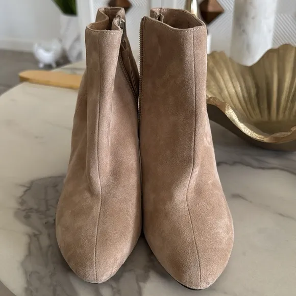 SAKS FIFTH AVENUE Elegant Tan Suede Ankle Boots