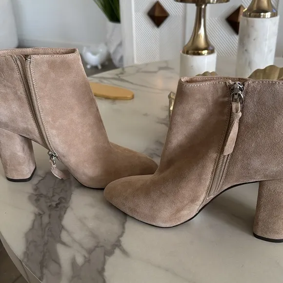 SAKS FIFTH AVENUE Elegant Tan Suede Ankle Boots