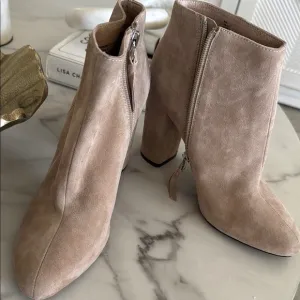 SAKS FIFTH AVENUE Elegant Tan Suede Ankle Boots