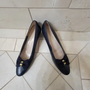 Salvatore Ferragamo Boutique Vara Bow Bow Chunchy Heels.