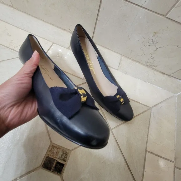 Salvatore Ferragamo Boutique Vara Bow Bow Chunchy Heels.