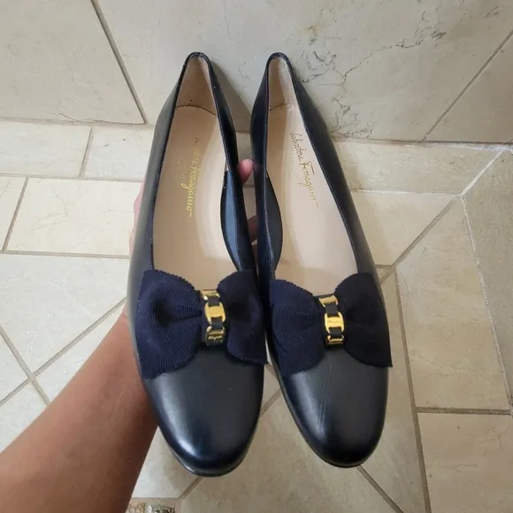 Salvatore Ferragamo Boutique Vara Bow Bow Chunchy Heels.
