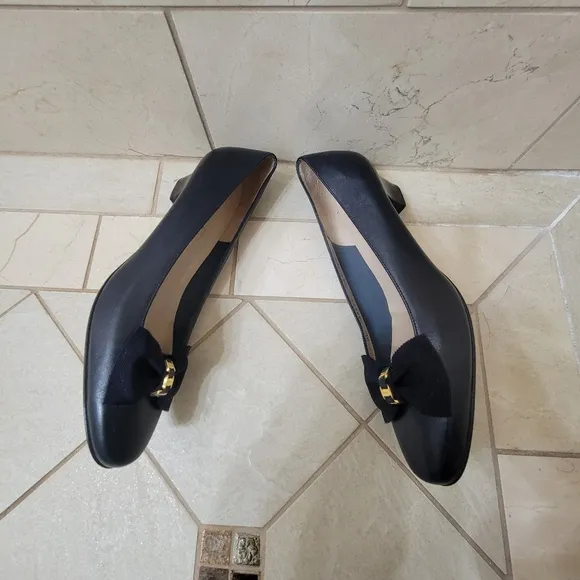 Salvatore Ferragamo Boutique Vara Bow Bow Chunchy Heels.